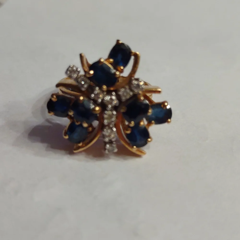 Blue sapphire And diamond ring 14 kt yellow gold